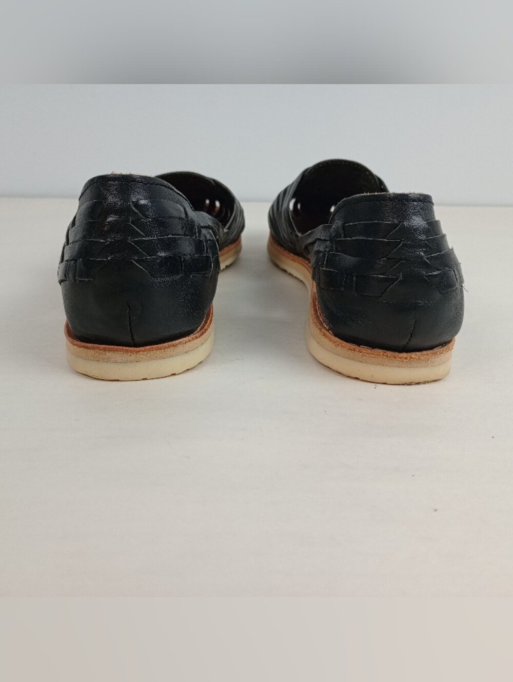 Huaraches by Bearpaw Womens 9 Black‎ Tan Leather Slip On Flat Sandals Shoes - Picture 8 of 10